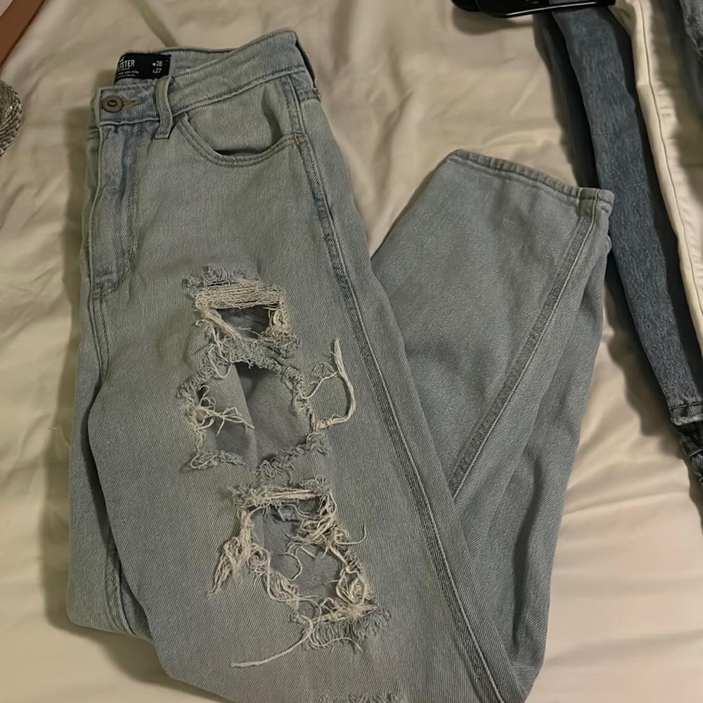 Hollister high rise mom jeans size 26 light wash